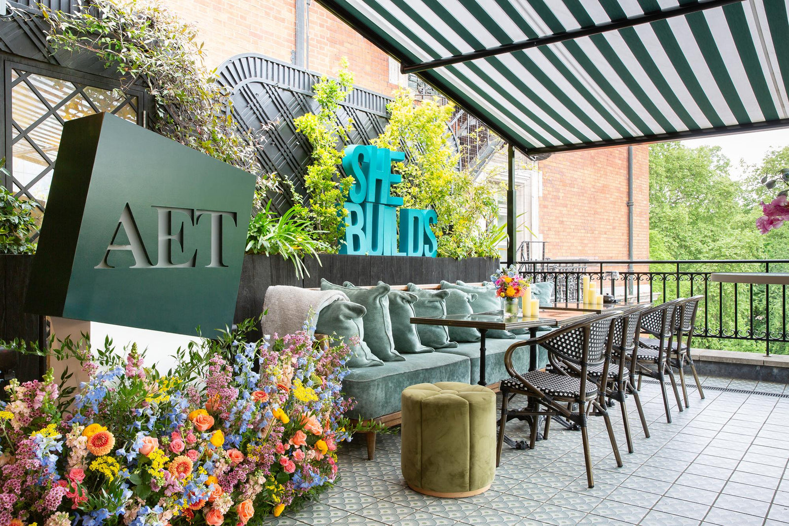 Corporate Event Flowers at Pavilion Club Knightsbridge | SheBuilds by AET Flexible Space